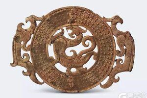 博物偃武丨青璧玄光：探秘《偃武》神兵“白虎青玉璧”的千年原型