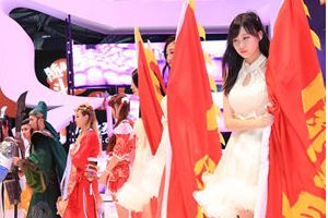 CJ现场为羽筹模 《关云长》手游携showgirl出阵