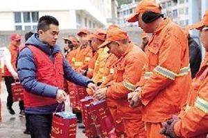 边锋携手温岭日报 寒冬中为环卫工人送上温暖礼物