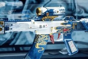 《暗区突围》当传统青花瓷遇上军武科技，会擦出怎样的火花？