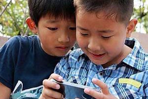 王者荣耀每天限制玩一小时？小学生分分钟破解你