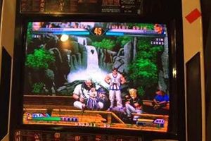 实拍日本游戏厅：拳皇的天下