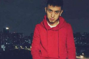 富二代秦奋2000W投资《王者荣耀》网吧！钻石妹子陪玩儿！
